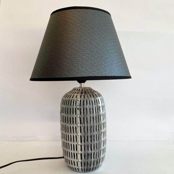 LÁMPARA GRIS CON PANTALLA GRIS AZULADA