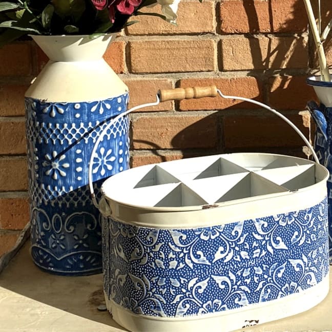 CUBERTERO BLANCO Y TONOS AZULES METALICO