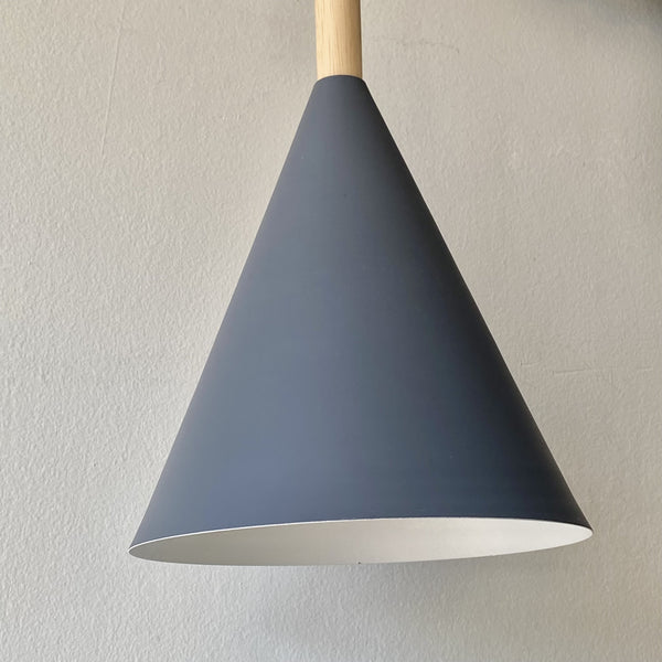 APLIQUE METALICO GRIS y MADERA 1 LUZ