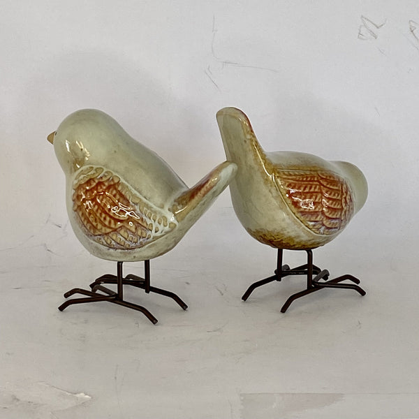 SET DE 2 PAJAROS ROJO Y CREMA DE CERAMICA