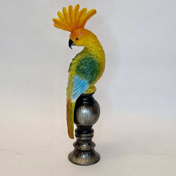 LORO DECORATIVO AMARILLO SOBRE PEDESTAL