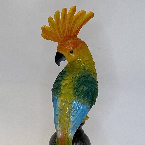 LORO DECORATIVO AMARILLO SOBRE PEDESTAL