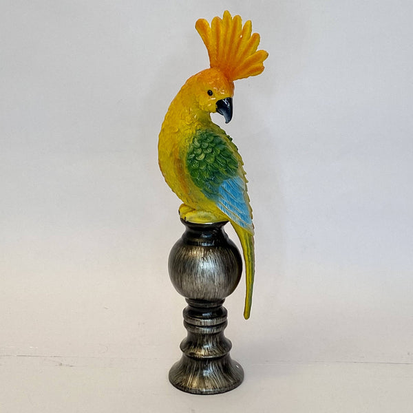 LORO DECORATIVO AMARILLO SOBRE PEDESTAL