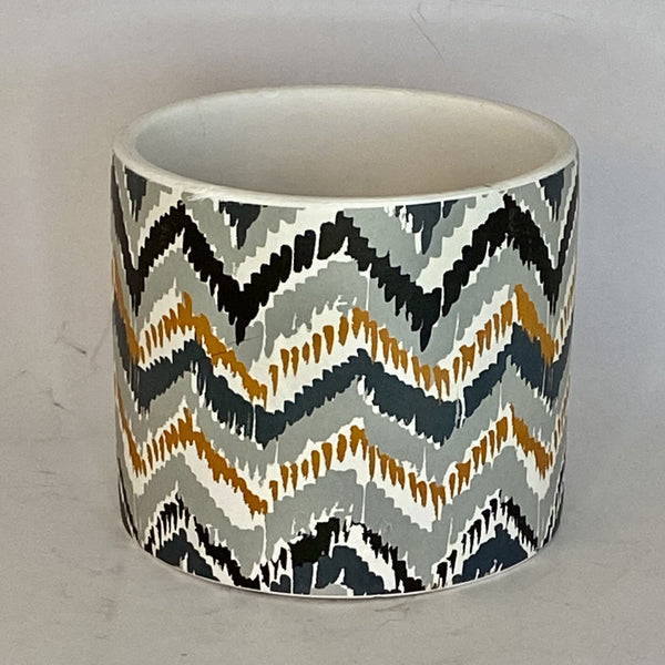 MACETERO DE CERÁMICA BLANCO CON DISEÑO LÍNEAS ONDULADAS COLORES 10 A X 11,5 CMS D