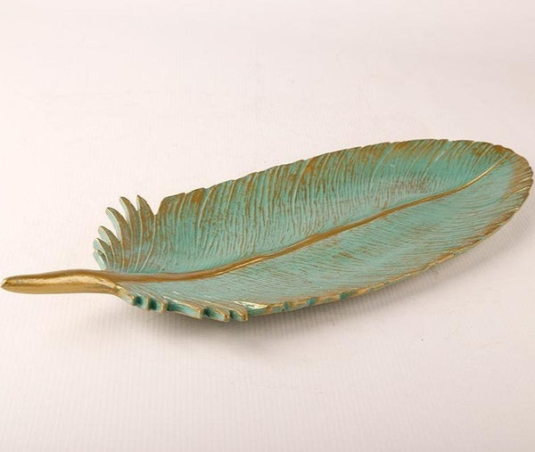 plato-pluma-turquesa-y-dorado-2