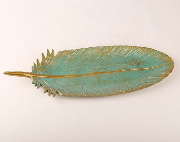 plato-pluma-turquesa-y-dorado