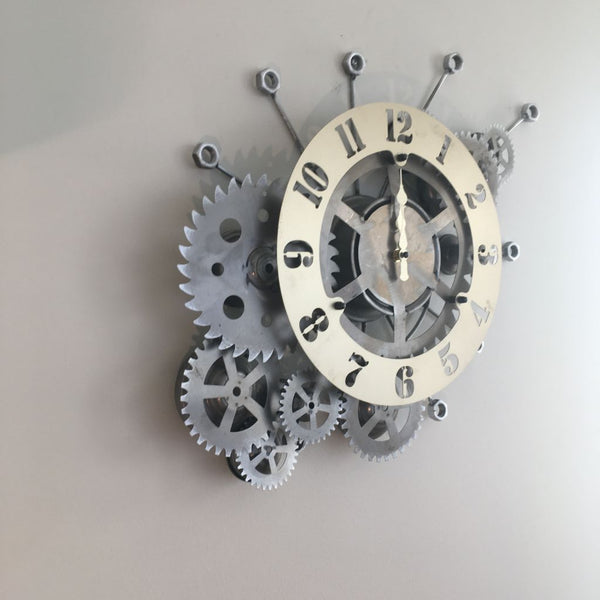 RELOJ INDUSTRIAL GRIS Y PLATA 45 X 66 CMS