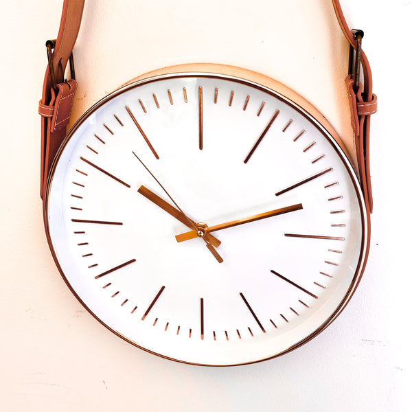 RELOJ DE COLOR COBRE Y ESFERA BLANCA CON CORREA