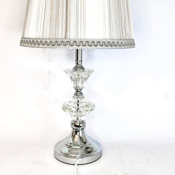 LÁMPARA DE CRISTAL Y  METAL COLOR PLATA PARA LIVING ALTO 52 CMS.