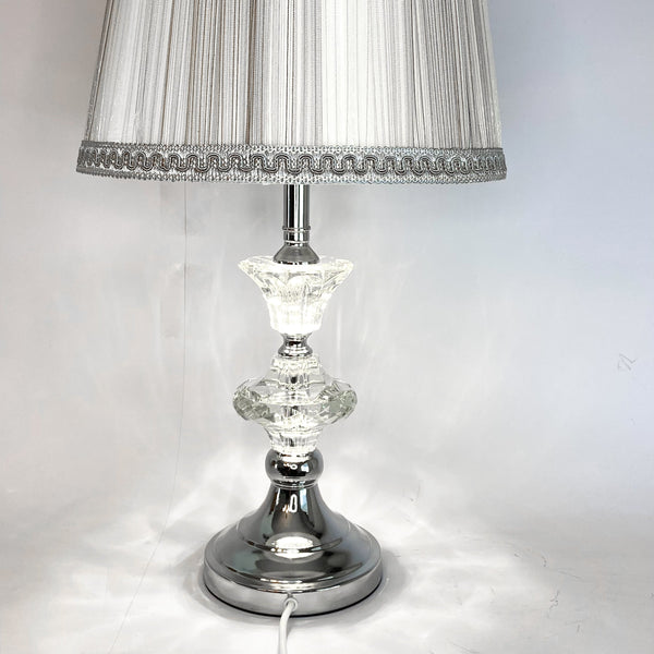 LÁMPARA DE CRISTAL Y  METAL COLOR PLATA PARA LIVING ALTO 52 CMS.