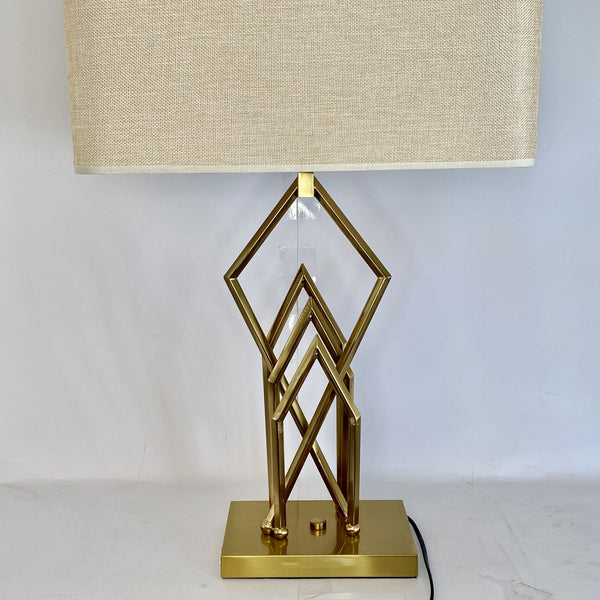 LAMPARA HIERRO GRAN PORTE DORADA METÁLICA DE 66 CMS ALTO.