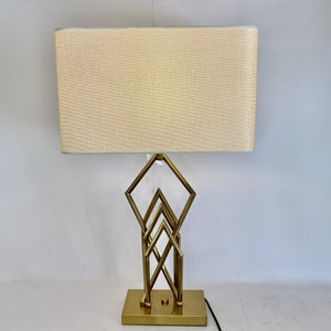 LAMPARA HIERRO GRAN PORTE DORADA METÁLICA DE 66 CMS ALTO.