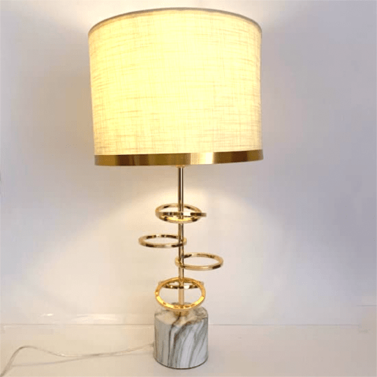 LÁMPARA CÍRCULOS DORADOS BASE MÁRMOL BLANCO 52 CM