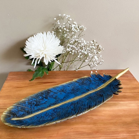 BANDEJA DISEÑO PLUMA AZUL Y DORADO DIMENSIONES 42 x 15 x 3