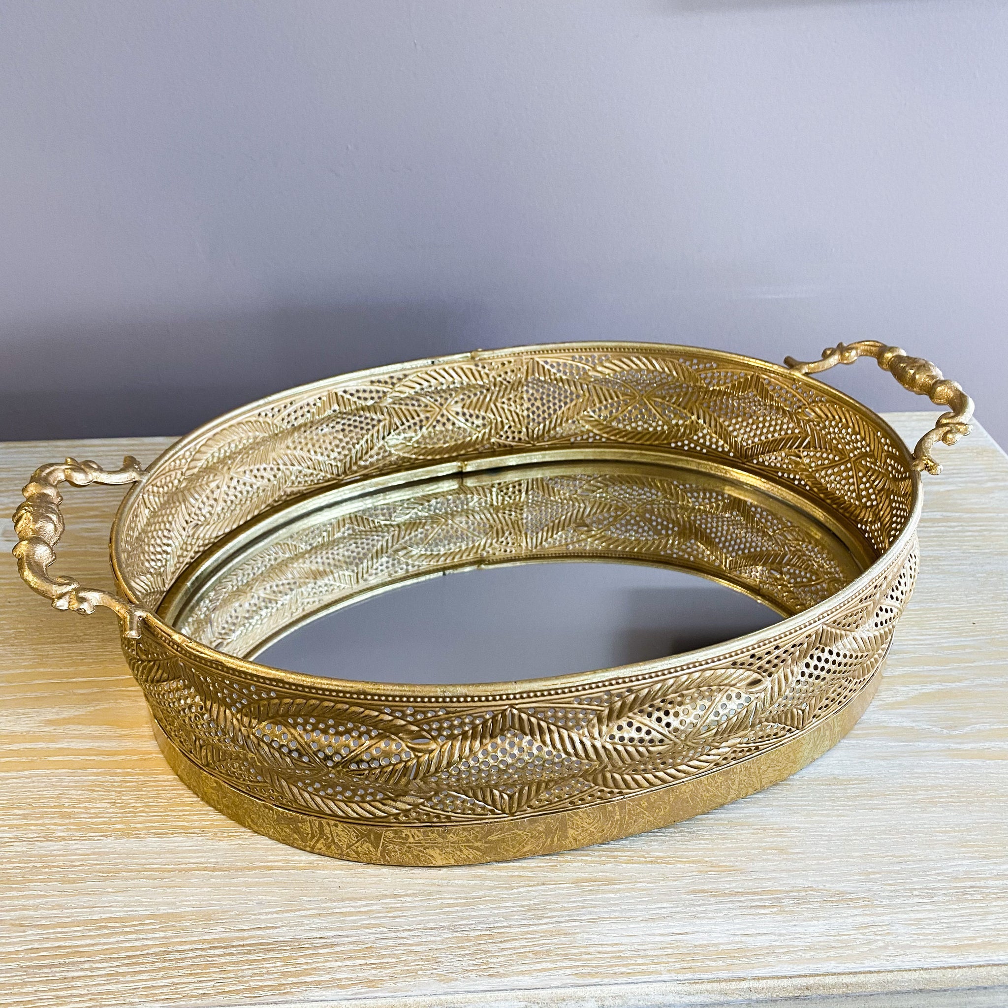 BANDEJA METÁLICA ESPEJADA DORADA DE 47 x 32 CM
