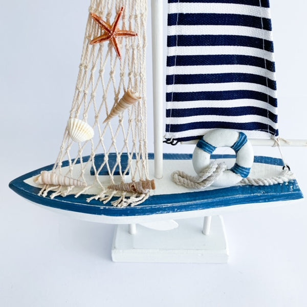 VELERO DE MADERA BLANCO AZUL Y SOGA CON PEDESTAL