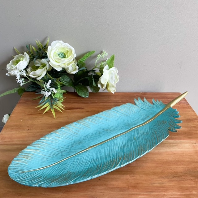 BANDEJA DISEÑO  PLUMA TURQUESA Y DORADO 42 x 15 x 3 cms.