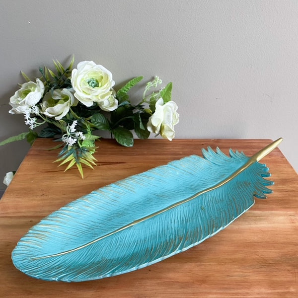 BANDEJA DISEÑO  PLUMA TURQUESA Y DORADO 42 x 15 x 3 cms.